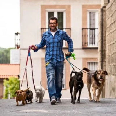 laisse-pour-chien-promeneur-de-chien