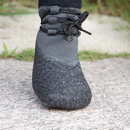 Chaussettes imperméables et antidérapantes pour chien, dotées d'une semelle en caoutchouc résistant et d'un tissu étanche, idéales pour protéger les pattes en toutes conditions.