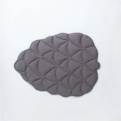 tapis-decoratif-chien-feuille-lotus-gris