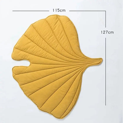 tapis-decoratif-chien-feuille-Ginkgo-jaune
